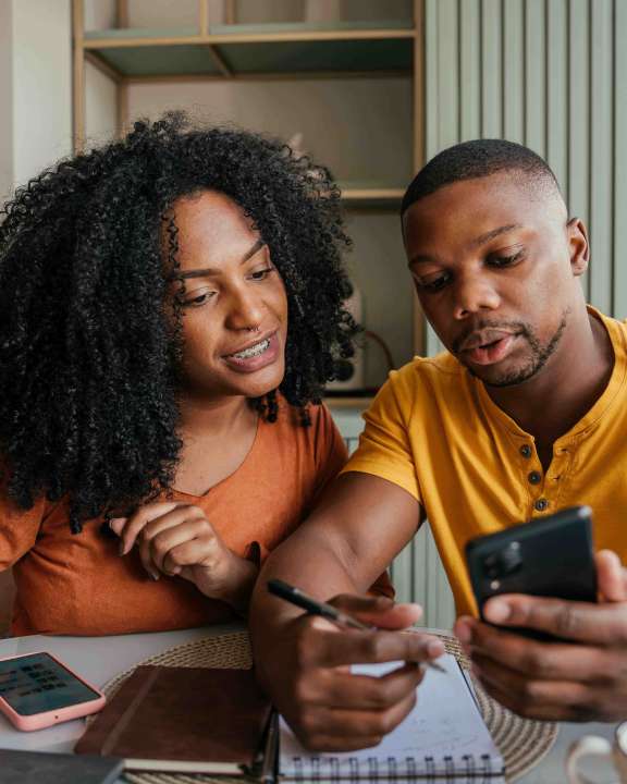 couple looking at phone cropped